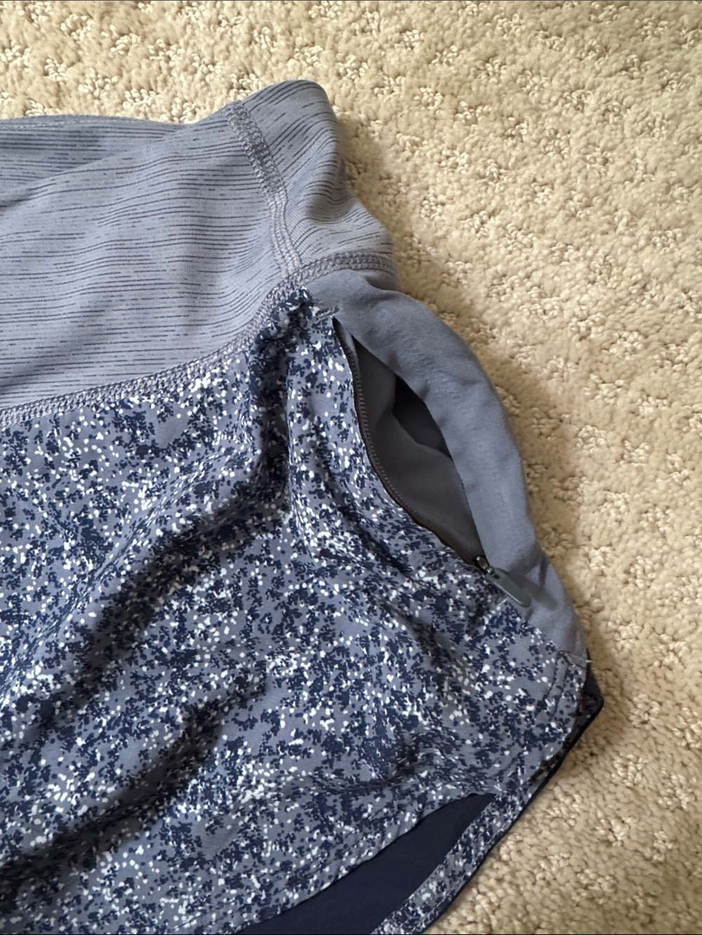 Outdoor Voices | Hudson 2.5" Athletic Short in Speckled Pattern | Size M - Picture 7 of 7